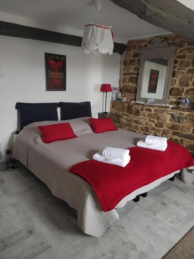 Chambres D'Hotes La Clef Des Champs Montpinchon Екстер'єр фото