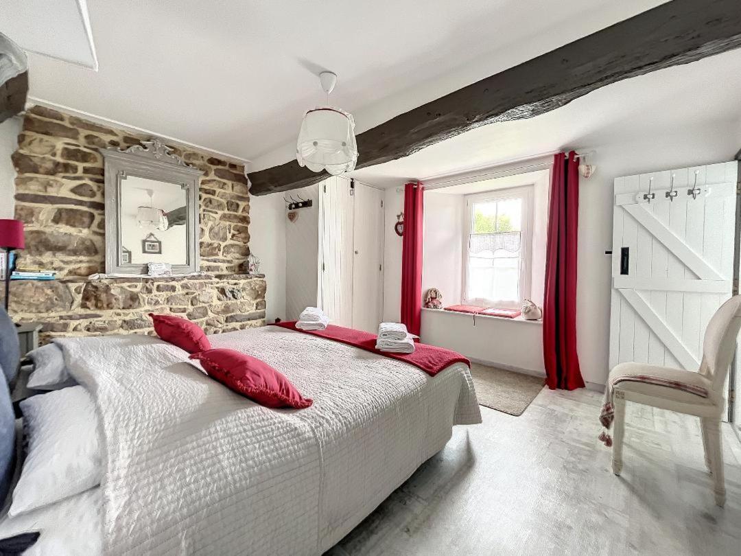 Chambres D'Hotes La Clef Des Champs Montpinchon Екстер'єр фото